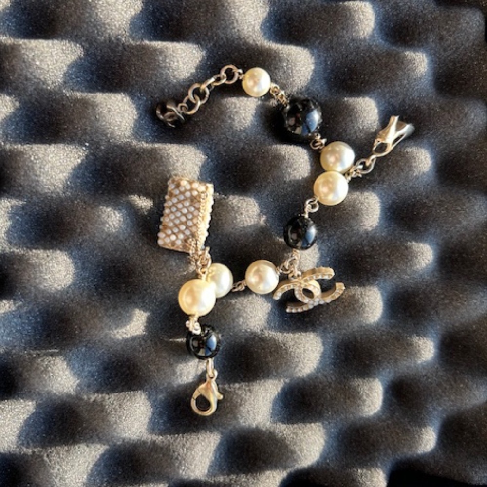 CHANEL RARE SHOE, HANDBAG & LOGO CHARM BRACELET - Picture 3 of 4